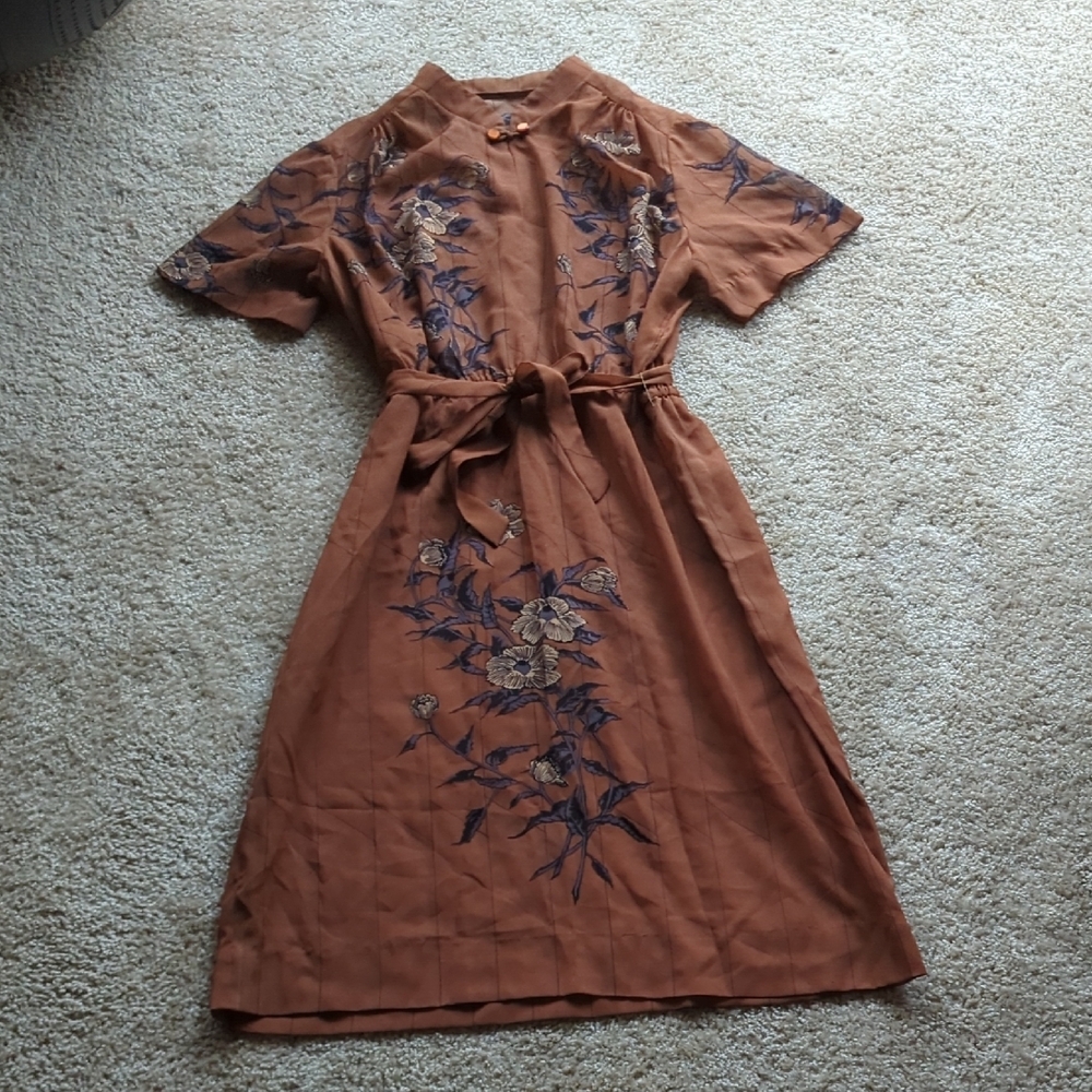 Vintage Floral Embroidered Brown Dress
